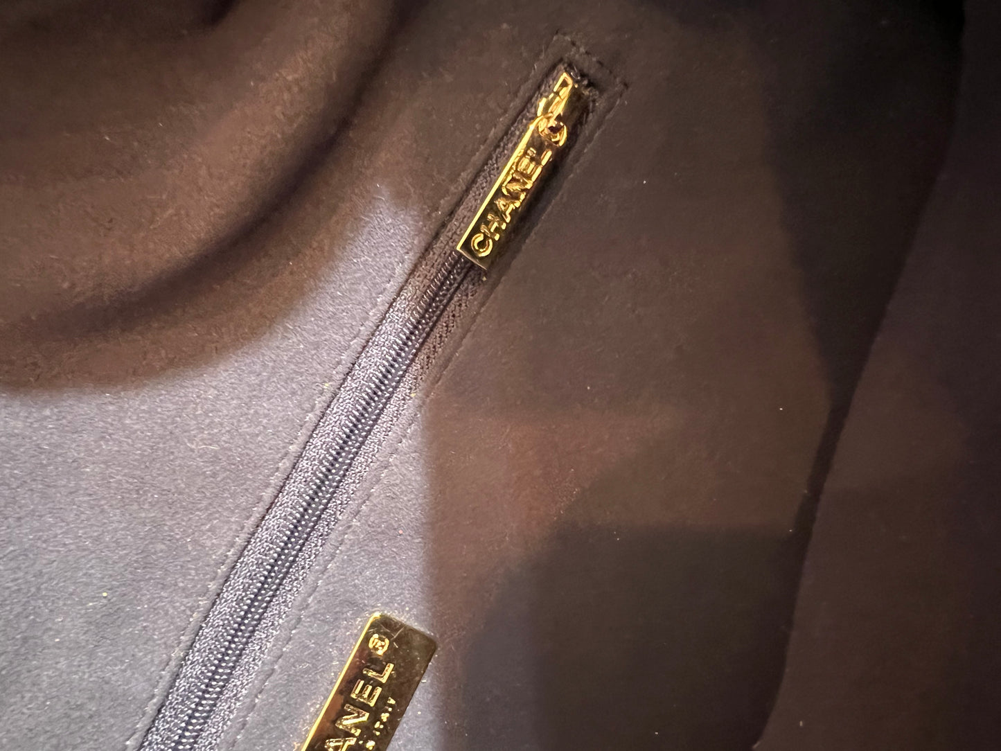 2019 Run-Way Chanel x Pharrell Green Suede/Lambskin Waist Bag - 9/10