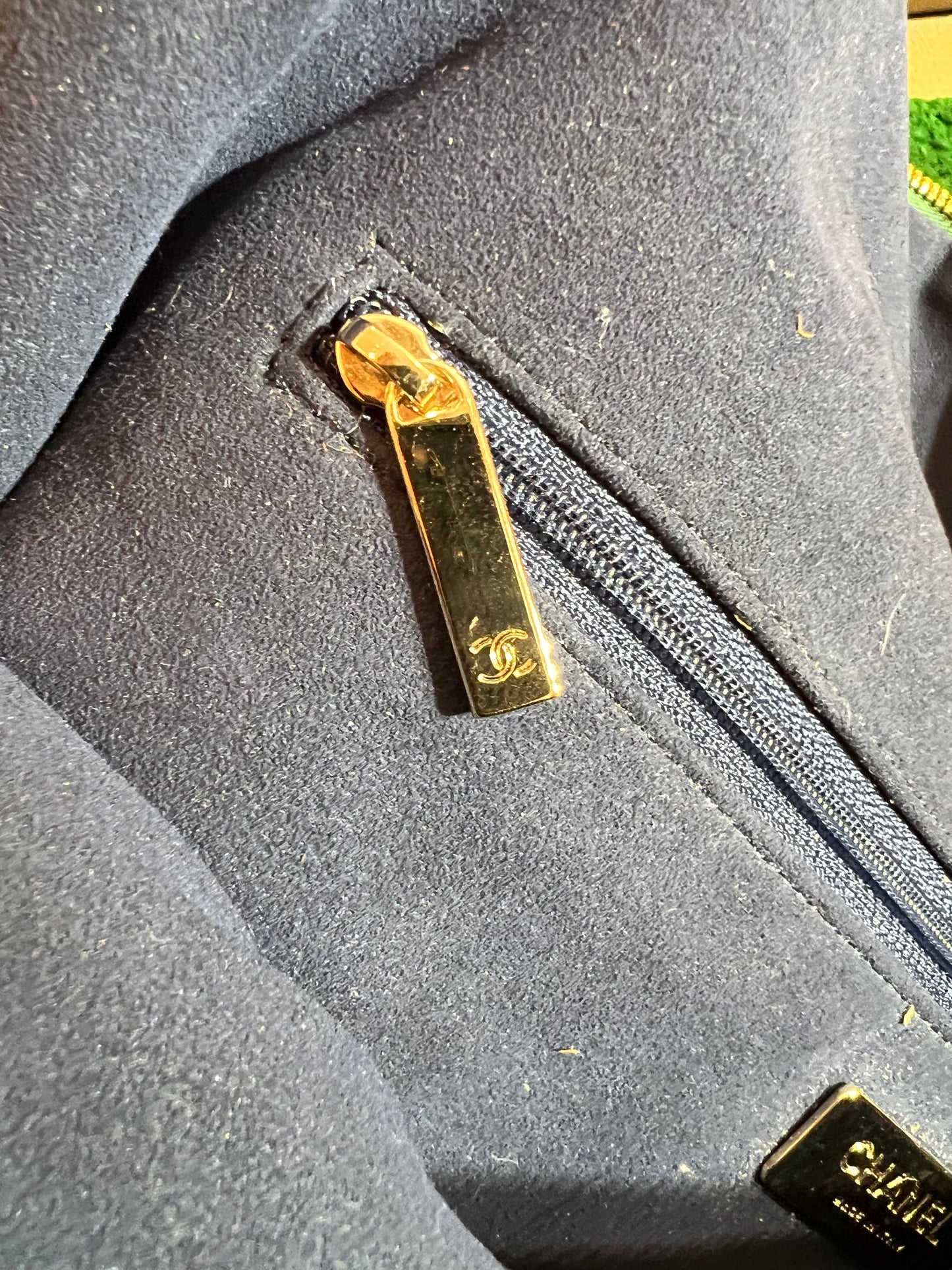 2019 Run-Way Chanel x Pharrell Green Suede/Lambskin Waist Bag - 9/10