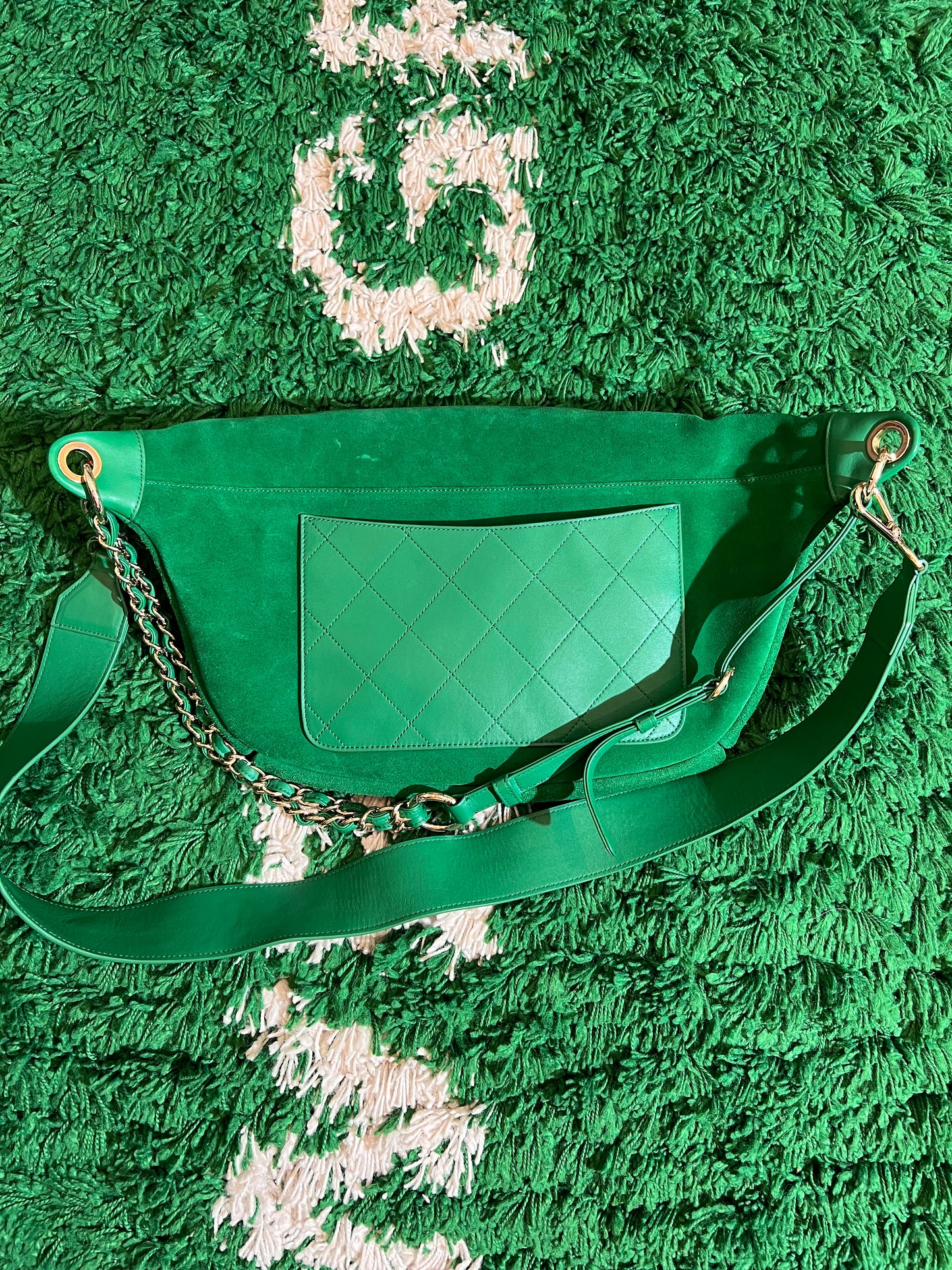 2019 Run-Way Chanel x Pharrell Green Suede/Lambskin Waist Bag - 9/10