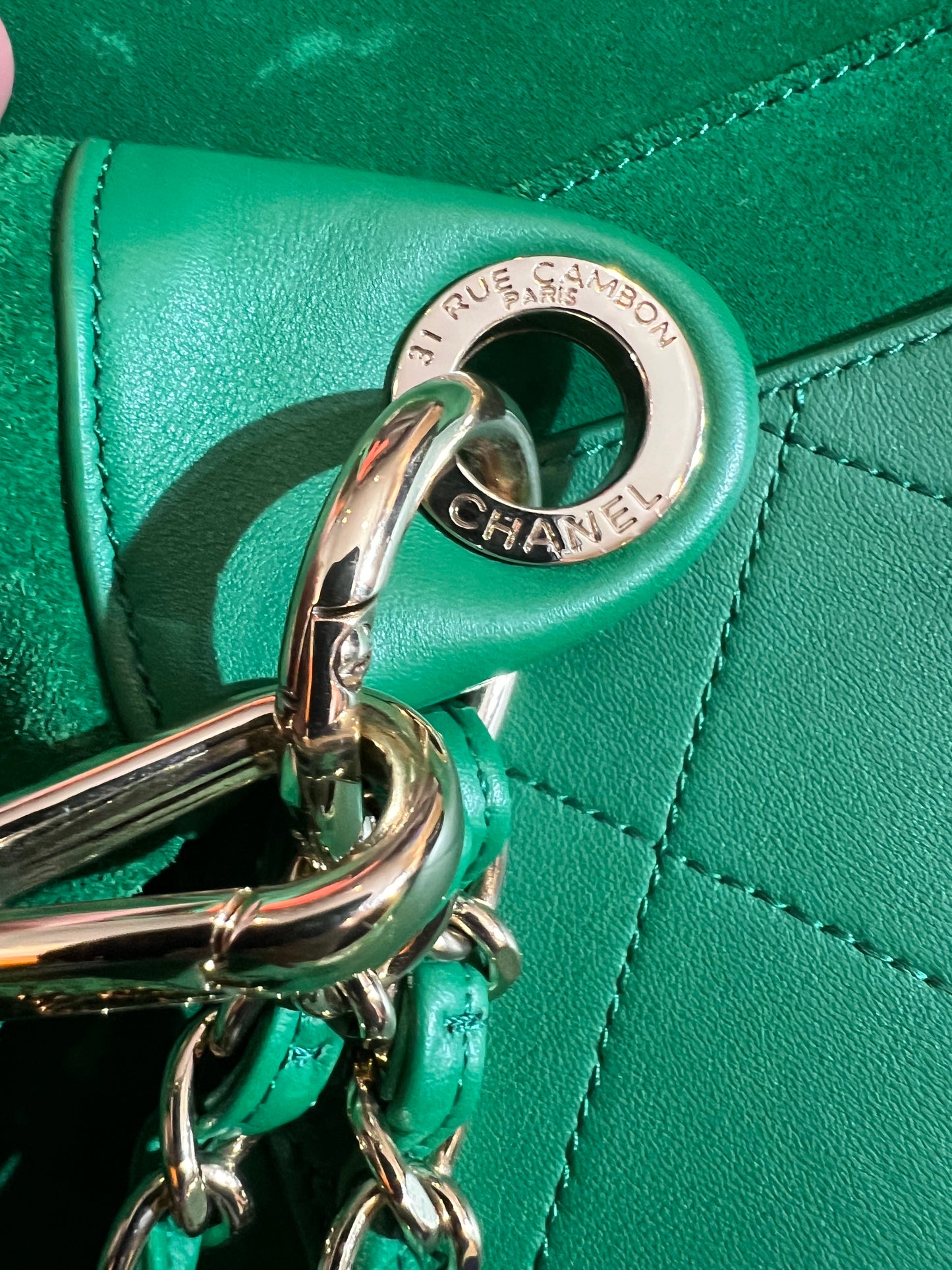 2019 Run-Way Chanel x Pharrell Green Suede/Lambskin Waist Bag - 9/10