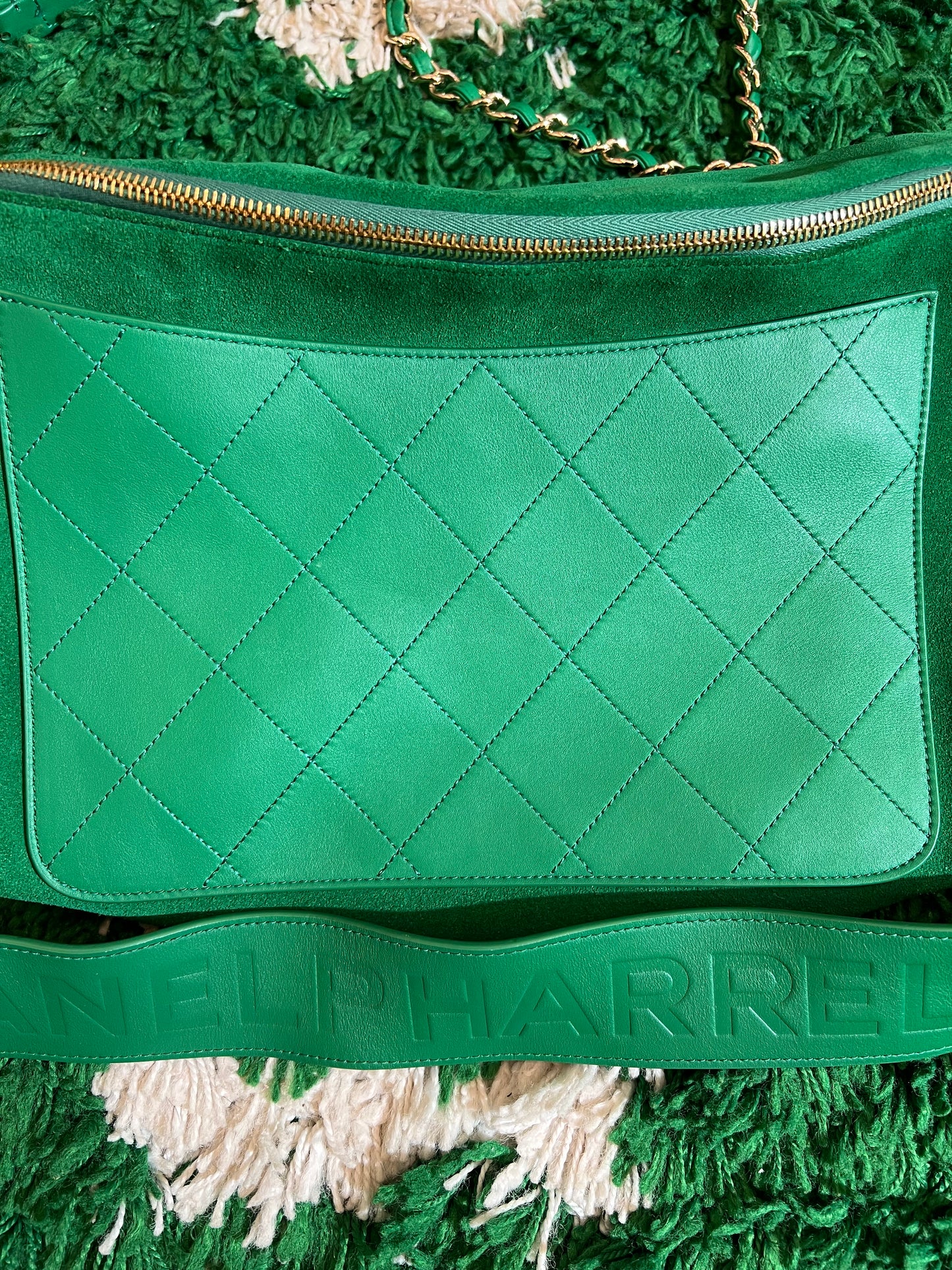 2019 Run-Way Chanel x Pharrell Green Suede/Lambskin Waist Bag - 9/10